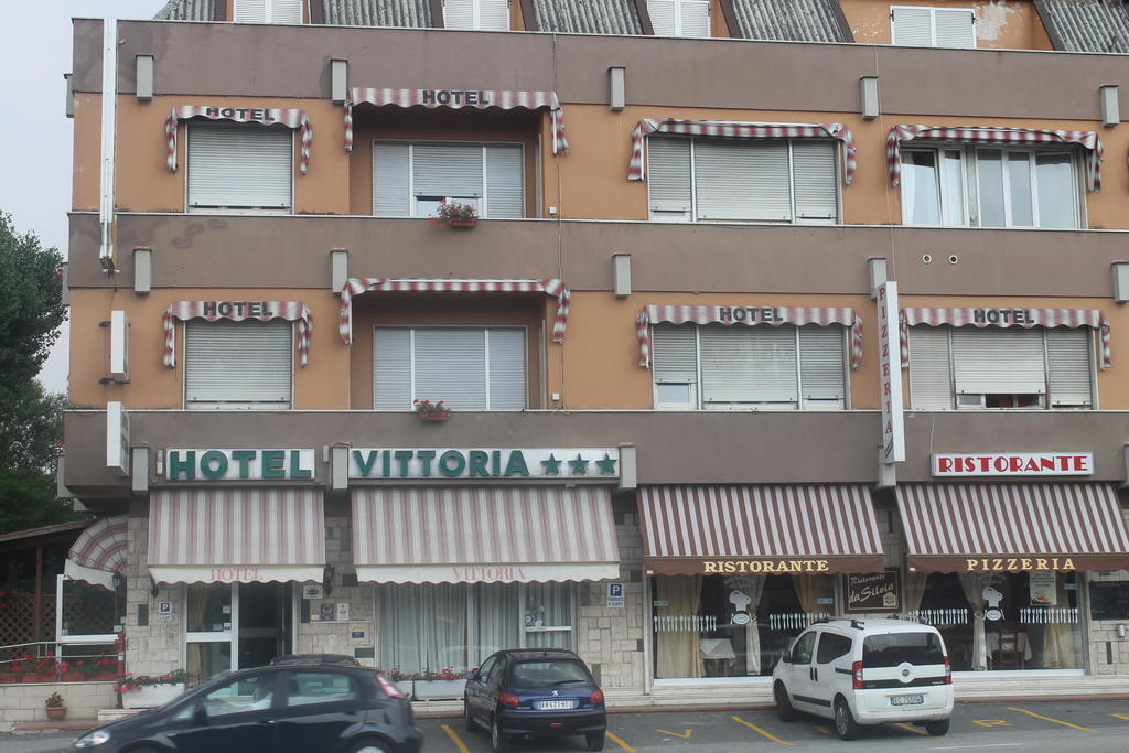 Albergo Vittoria Ovada Exteriör bild